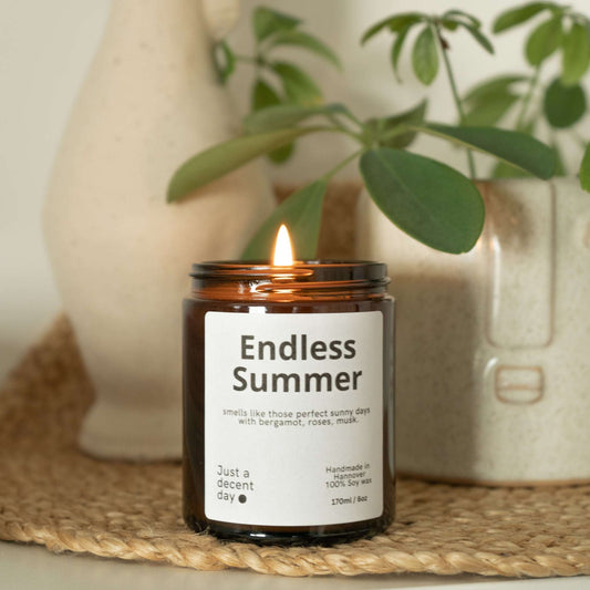 Duftkerze Endless Summer – Sommerduft Kerze aus Sojawachs – 170ml – Frisch & sonnig mit Bergamotte Zitrone Rose & Moschus – Aromakerze im Glas
