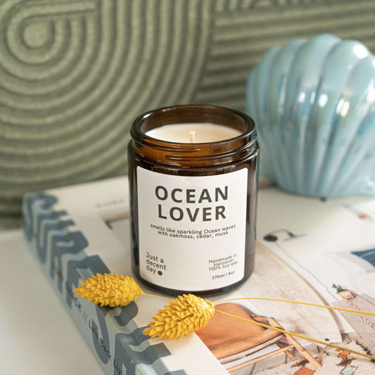 Duftkerze Ocean Lover – Frischer Meeresduft aus Sojawachs – 170ml – Floral & maritim mit Eichenmoos Zedernholz Moschus – Aromakerze im Glas